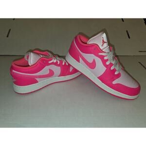 (Size5 5Y) Jordan Kid's Air Jordan 1 Low Basketball Sneaker in Pink/White